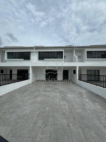 Limited Long Car Porch 26x90 Sejati Lakeside 2 Sty Superlink Cyberjaya 1