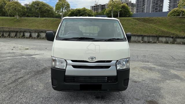 2022 Toyota HIACE 2.5 D PANEL VAN (M) *1 OWNER - photo 2 of 6