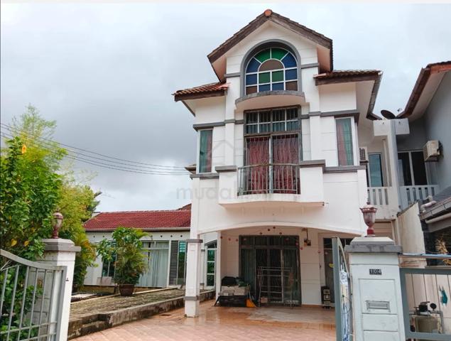5R3B Corner Double Storey House @ Taman Sri Pulai Perdana 1