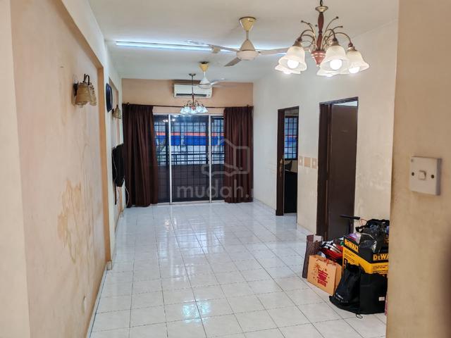 Plaza Sinar Apartment 1