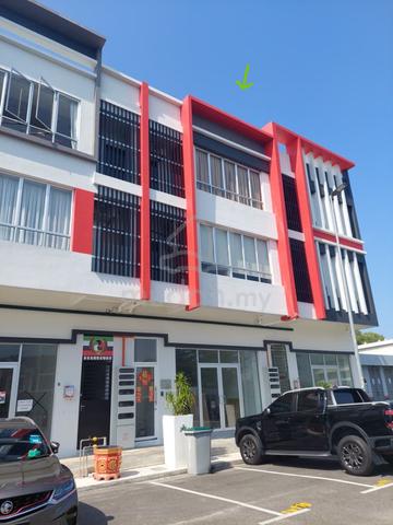 FOR RENT: Ground Floor Shop @ Pusat Perniagaan Sinar Warisan, Muar 1