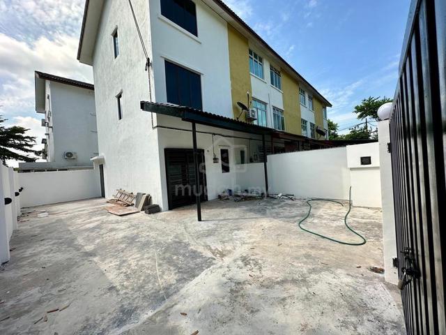 End Lot With Land, 3 Storeys Medium Cost 1