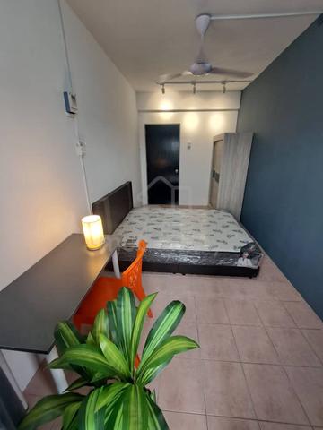 Female Middle Room @ Menara Jaya Condo Sek 14 PJ, walk to LRT, BAC 1