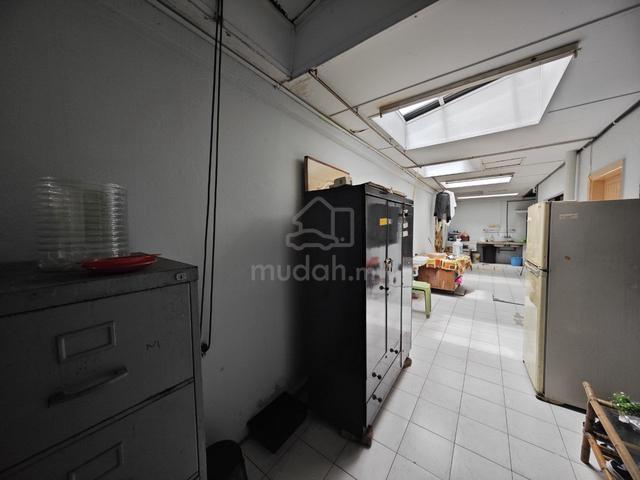Jalan Kampar Ipoh  / 2 Storey Shop Lot / Hot Area / Facing Main Road 4
