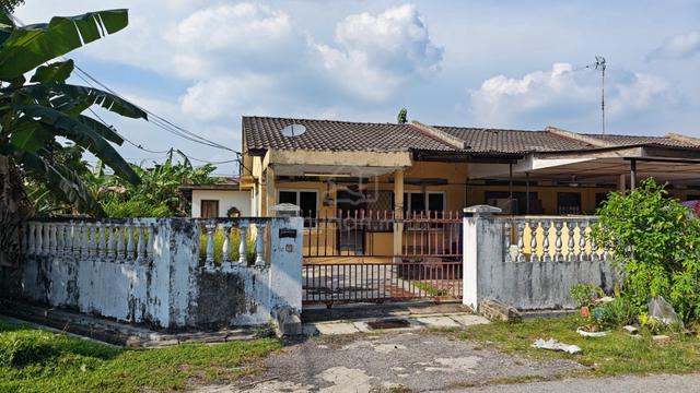Rumah Corner Lot Depan Padang Taman Bunga Matahari Ayer Tawar 1