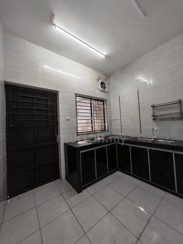 Full Loan 22x70 End Lot Jalan Pakis Single Storey @ Sri Pulai 81100 1