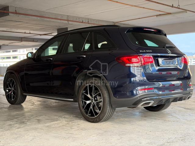 2022 GLC300 AMG 59KM LOW MIL 4MATIC LADY OWNEr - 4