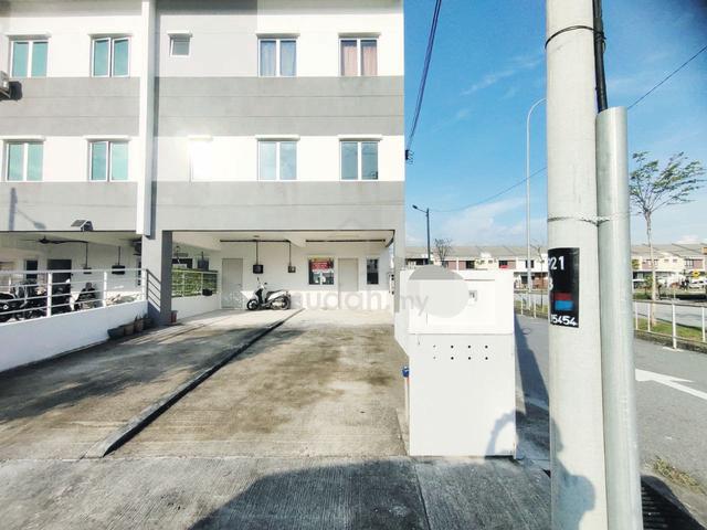 Townhouse seri kenari saujana utama untuk Disewa 1