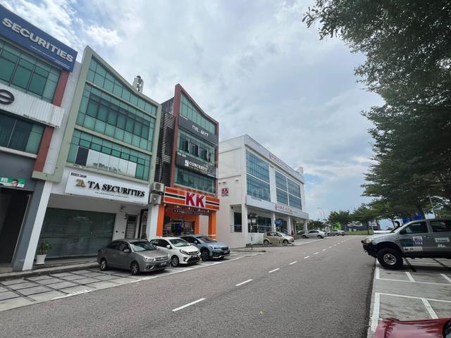 Taman Molek 3.5 Storey Shoplot,Facing Main Road 1