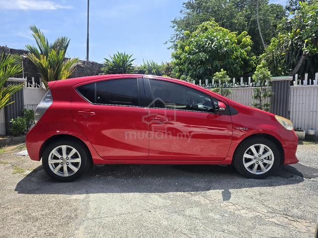 2012 Toyota PRIUS C 1.5 (HYBRID) (A) - 2