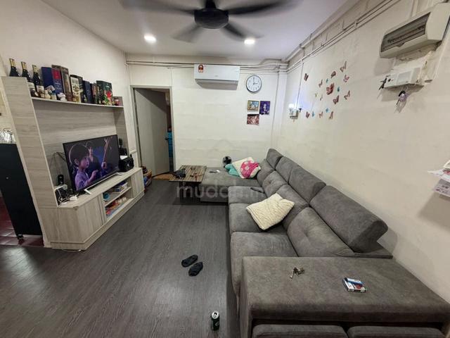 Rumah Pangsa Larkin ( Flat Larkin ) 1
