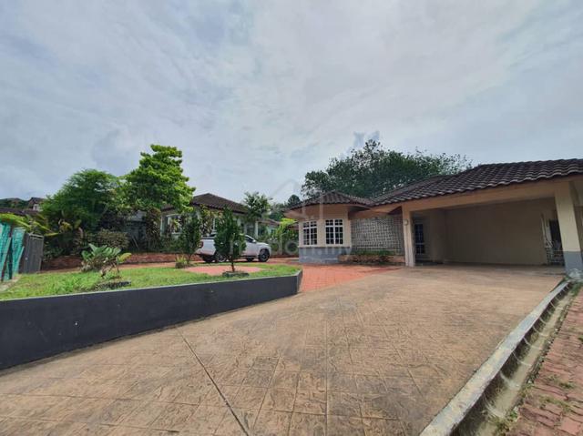 10000sqftSingle Storey Bungalow, College Height Garden Resort, Mantin 1