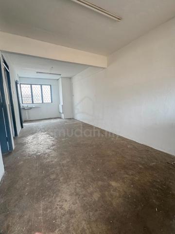 Flat Taman Ungku Tun Aminah 1