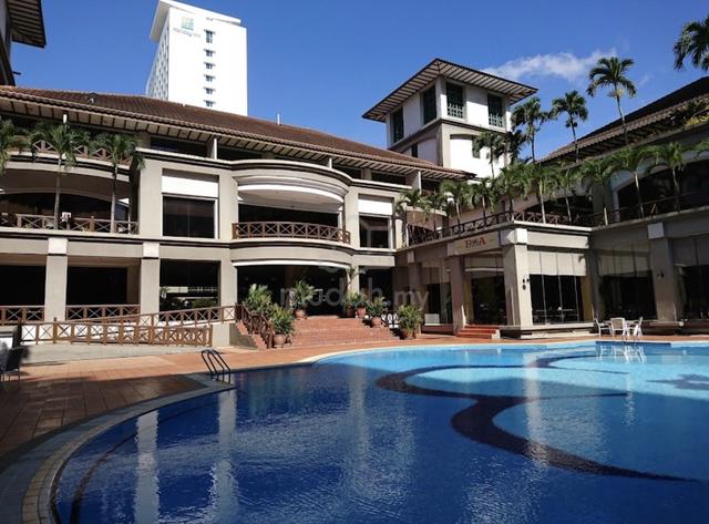 Plaza Mahkota 1