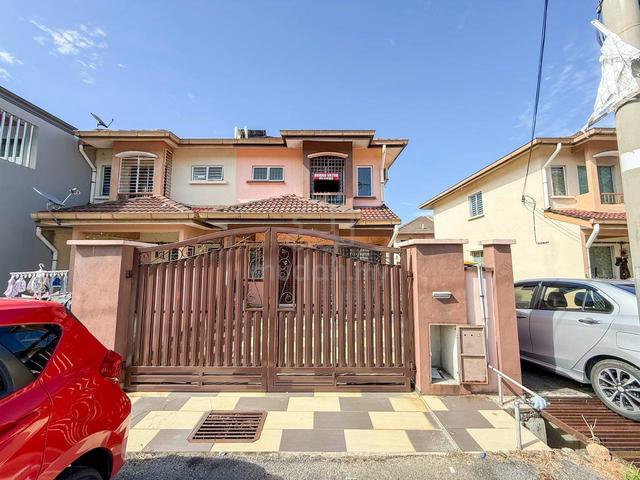END LOT! EXTENDED Double Storey Terrace Lestari Putra, Seri Kembangan 1