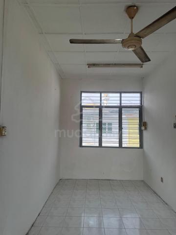 Pandamaran rental rumah Small family suit for ownstay [Monthly RM1250] 1