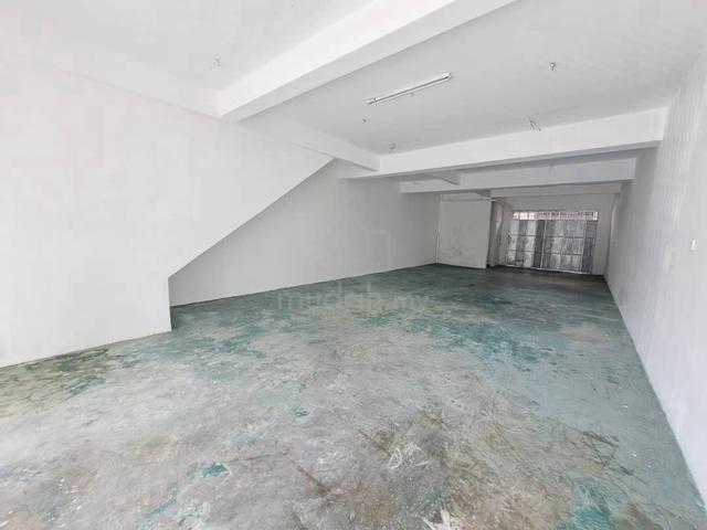 Near Puteri Mart, 3 Sty Shop @ Puteri Wangsa ULU TIRAM, ROI 5.1% 收租养老 1