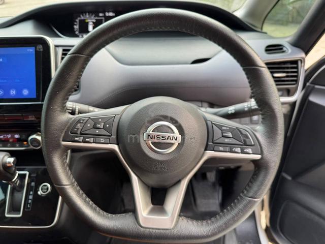NISSAN SERENA 2.0 IMPUL PREMIUM HIGHWAY STAR Fl - 4