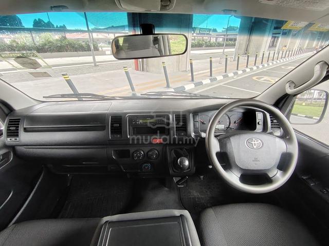 2017 Toyota Hiace 2.5 (M) Window 14 Seat Low Roof - 5