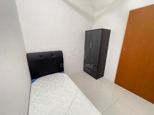 Single Bed Room/ All Race/ Danga Bay/ Utilities WiFi Included/ Bus CIQ 5
