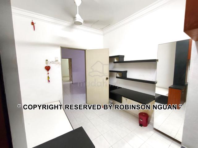 HOT AREA~ 2 Sty House Renovated Kota Town Near Jonker Mahkota Pahlawan 1