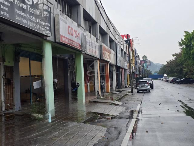 2 adjacent double storey shops Kawasan Perindustrian IGB 2
