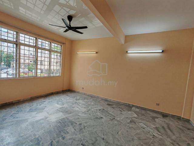 Goodyear Court 8 1