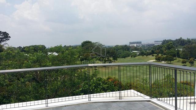 Laman Glenmarie 3-level golf-view house 1