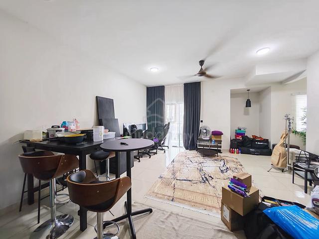 Upper Unit Townhouse Elegan Residensi Taman Putra Perdana For Rent 1
