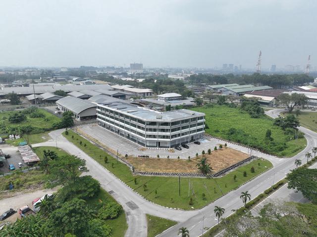 1st floor office / retail shop at Jalan Keruing, Bintawa, Isthmus Edge 1