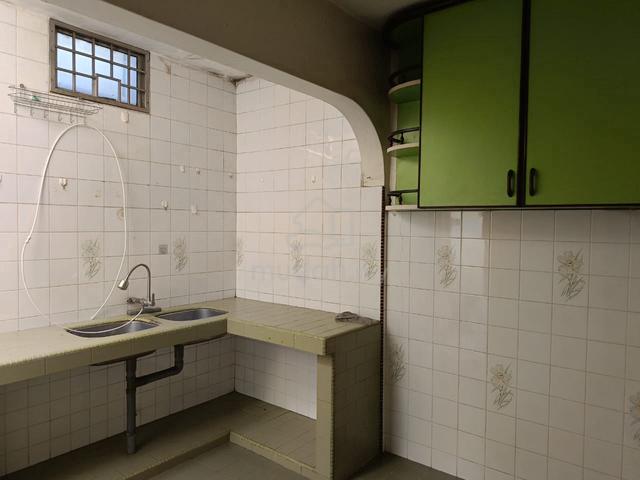 2Storey Sri Sinar,Partially Furnished ,2r2b  3 aircon 1200 rental 4