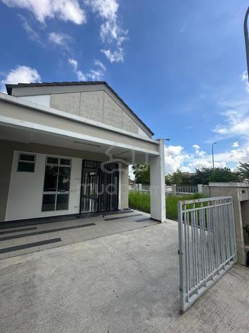 Single Storey Corner House for Rent at Kangkar Pulai 1