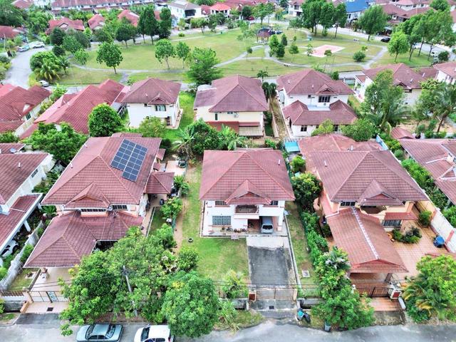TANAH BESARš„NEGOš„2 Storey Bungalow Laman Dahlia Nilai Impian 1