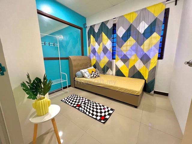 Female uint Single room For rent 2 min to lrt muhibba and bukit oug 1