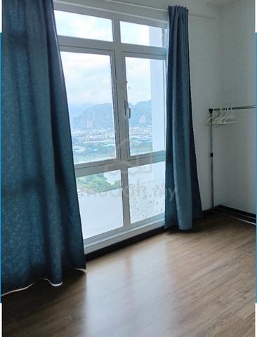 Room with private bathroom 1