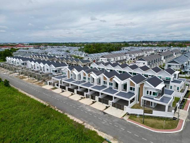 Modern Double Storey Terrace House for Sale at IL Lago Miri 1