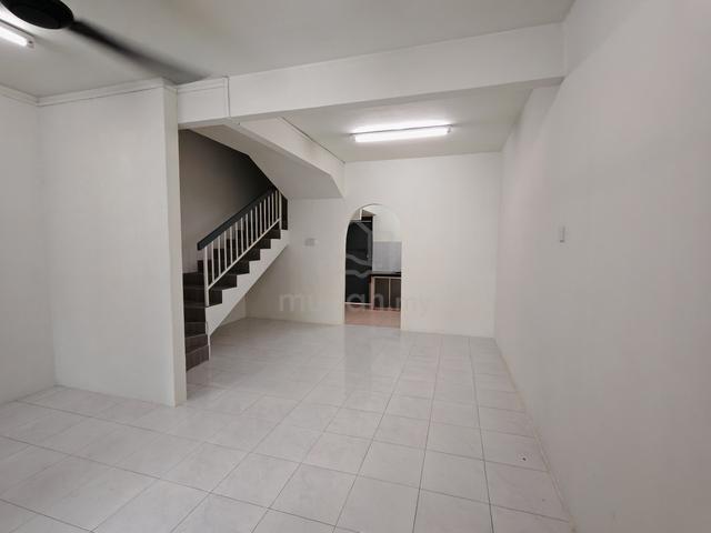 NEWLY REFURBISHED 3 Sty Terrace TOWN AREA Taman Bandar Baru For Sale 1