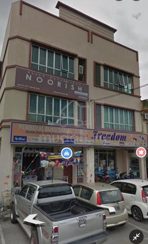 Triple Storey 2 Adjoining Shop Lot Rengit 1
