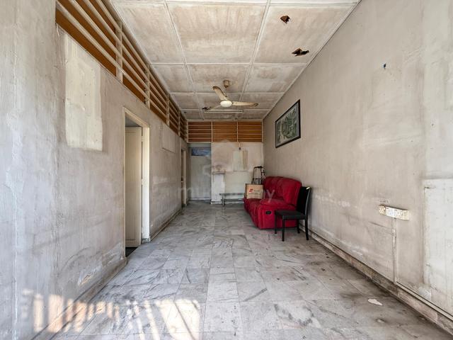 Single storey terrace Batu Lanchang market 1