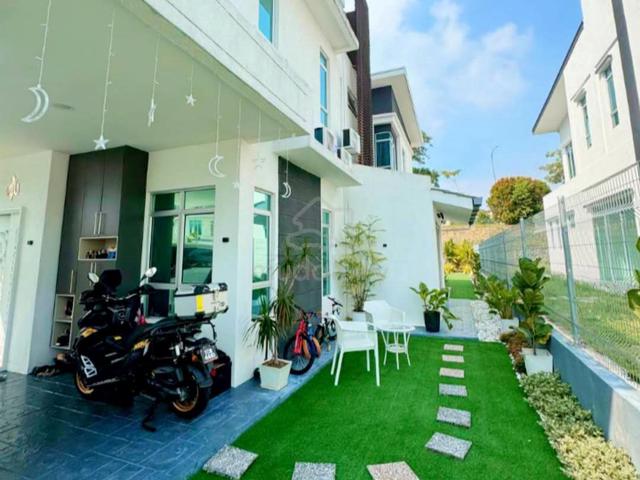FULLY FURNISHED 2.5 Storey Bungalow at Laman Puteri Sikamat for Sale 2