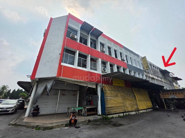 3 Storey Shophouse For Sale near Green Road Next to busy Kopitiam 1