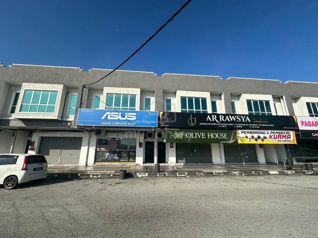 2 & 3 Storey Shoplot at Seri Manjung with tenant for Sale! 1