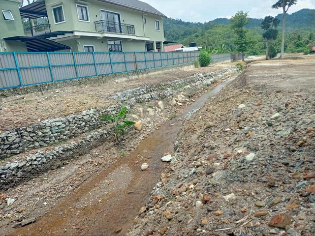 Tanah ada Sungai Tepi Jalan Batu 24 Sungai Lui Hulu Langat 1