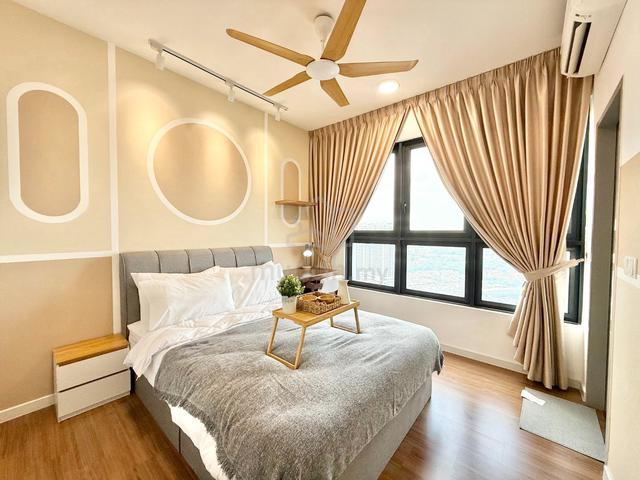 Female unit master room available now near to MRT Maluri 1