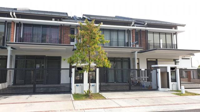 Elmina Valley 1, Double Storey House Facing Open Near Lakeside Mall 1