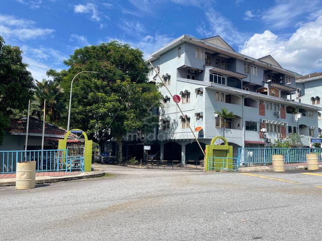 Putri Apartment 1