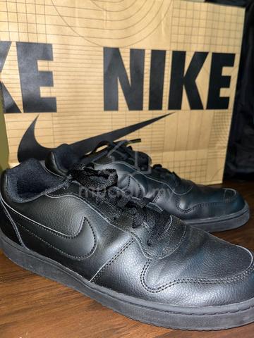 NIKE EBERNON Low Black Like New - photo 5 of 6