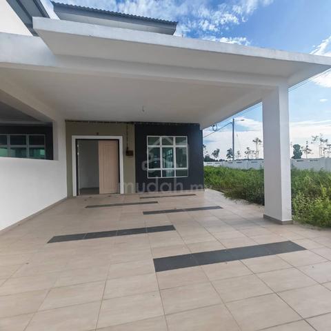 Pasir Gudang @ Jalan Wau Merak @ Double Storey @ Corner Lot @ 4 Bed 3b 1