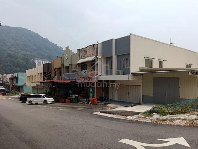 taman melawati jalan E1 / 2 sty shoplot. 20x70 , freehold 1