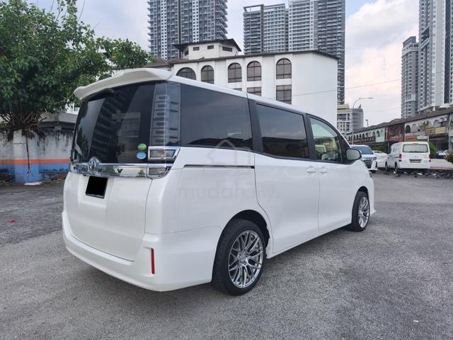 2019 Toyota VOXY 2.0 X FACELIFT 8 SEATER - 2